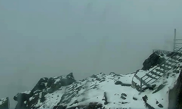 Lipcowe opady śniegu w Tatrach - czy to normalne?