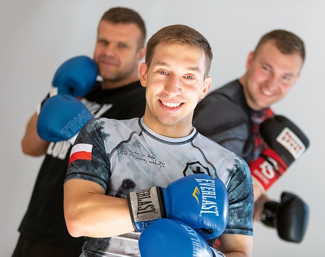 Paweł Pietrasik, ks. Piotr Sontag i Paweł Dąbrowski stoczyli wiele walk. Dziś uczą młodych, jak wygrać życie.