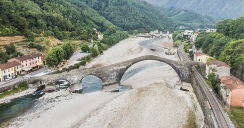 Modlitwa o deszcz nad brzegiem Padu