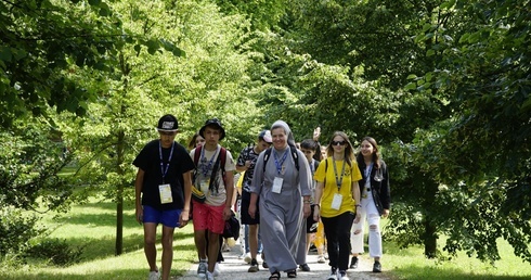 Wakacje z uśmiechem. Prawie 100 młodych Ukraińców przyjechało na obóz wakacyjny w Warszawie