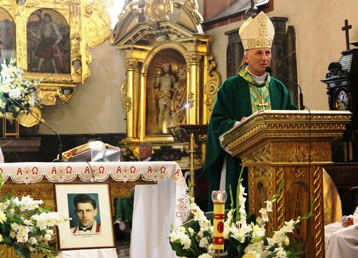 Eucharystii w szydłowieckiej świątyni w 45. rocznicę śmierci sł. Bożego ks. Romana Kotlarza przewodniczył bp Marek Solarczyk. 