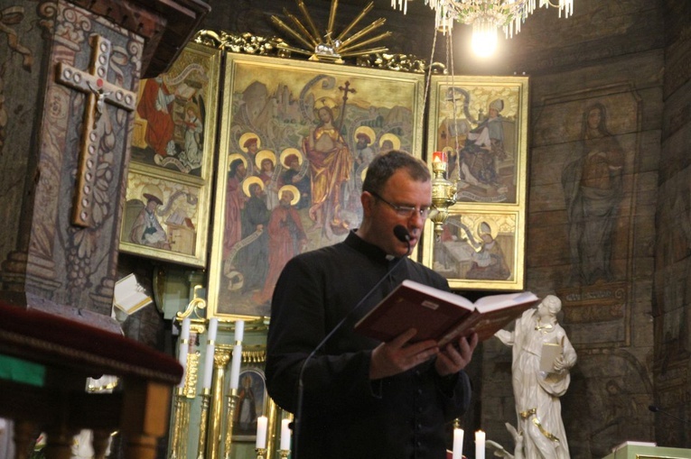 Podniesienie i otwarcie Tryptyku Mikuszowickiego w bielskim kościele św. Barbary