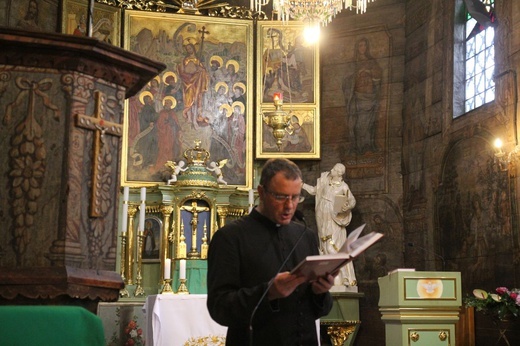 Podniesienie i otwarcie Tryptyku Mikuszowickiego w bielskim kościele św. Barbary