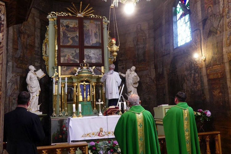 Podniesienie i otwarcie Tryptyku Mikuszowickiego w bielskim kościele św. Barbary