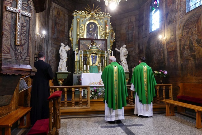 Podniesienie i otwarcie Tryptyku Mikuszowickiego w bielskim kościele św. Barbary
