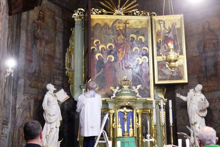 Tryptyk Mikuszowicki otwarto po raz drugi w tym roku w wigilię 15 lipca - dawnego święta Rozeslania Apostołów.
