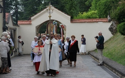 Rozpoczynają się obchody święta Matki Bożej Szkaplerznej