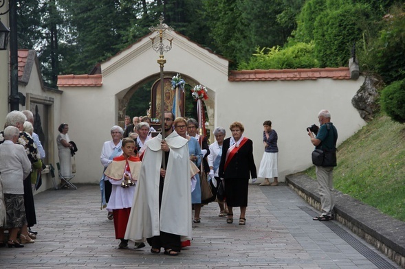 Rozpoczynają się obchody święta Matki Bożej Szkaplerznej