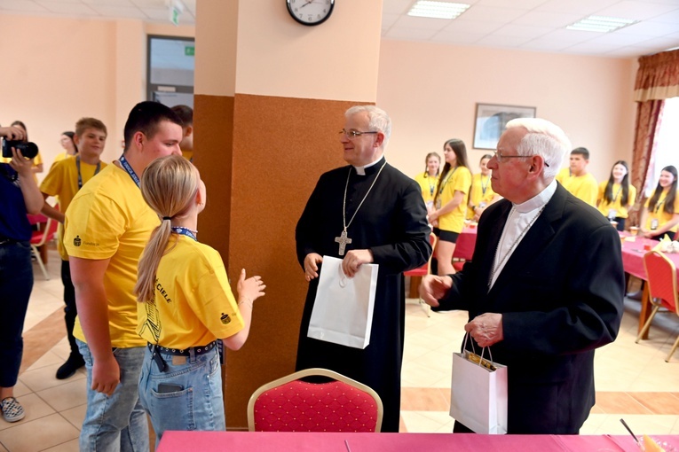 Biskup odwiedził stypendystów Dzieła Nowego Tysiąclecia
