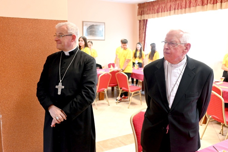 Biskup odwiedził stypendystów Dzieła Nowego Tysiąclecia