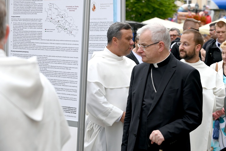 Wystawa i sesja historyczna z okazji 250-leciu kościoła św. Józefa Obl. NMP