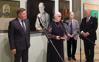 Od lewej stoją: Leszek Ruszczyk, Ewelina Pierzyńska-Jelska, Andrzej Jelski, Marek Suski.