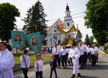 Głębowice. Szkaplerz noś, na różańcu proś