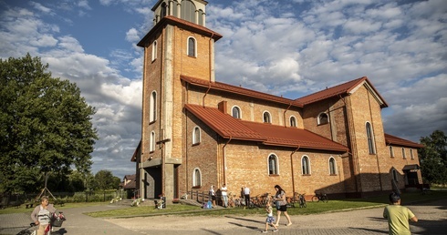 Zbudowali w Nadmie kościół