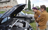 Zlot oldtimerów i święcenie pojazdów w Sławikowie