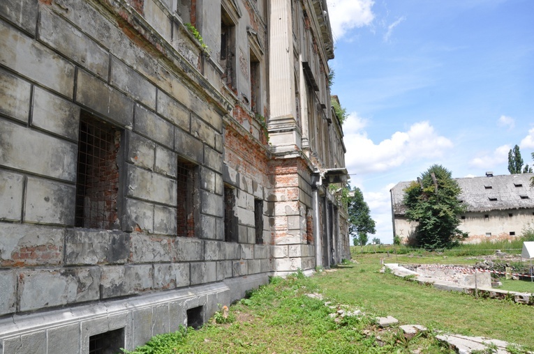 Zlot oldtimerów i święcenie pojazdów w Sławikowie