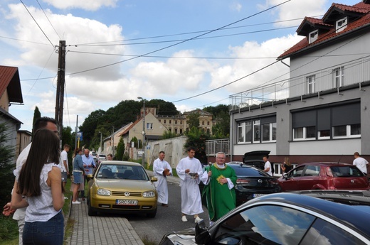 Zlot oldtimerów i święcenie pojazdów w Sławikowie