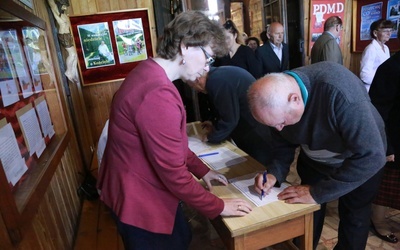 Zbiórka podpisów w Skrzyszowie