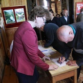 Zbiórka podpisów w Skrzyszowie