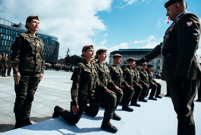 Promocja na pierwszy stopień oficerski na placu Marszałka Józefa Piłsudskiego w Warszawie.