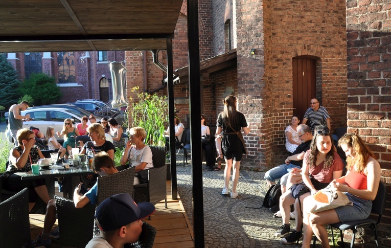 KAWAłek nieba - "roczek" kawiarni u nyskich werbistów