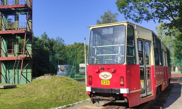 Dąbrowa Górnicza. Strażacy dostali w prezencie tramwaj do ćwiczeń