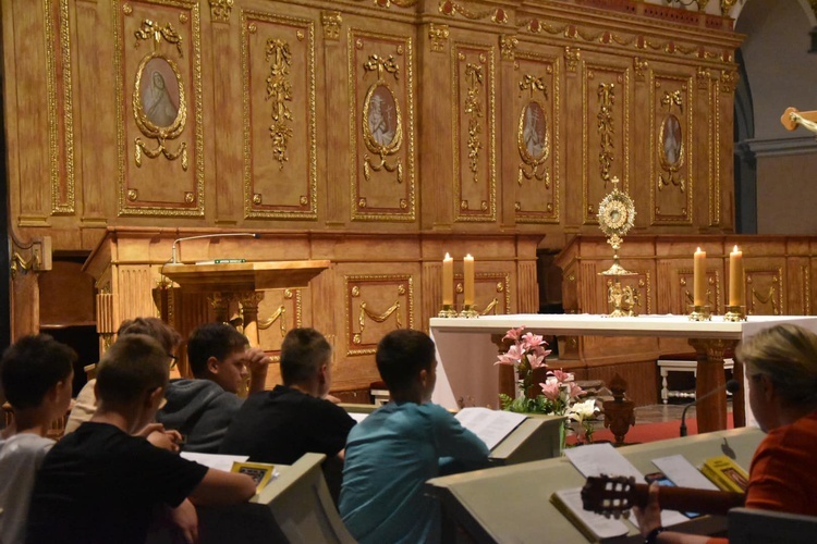 Służba Liturgiczna Ołtarza na rekolekcjach w paradyskim sanktuarium