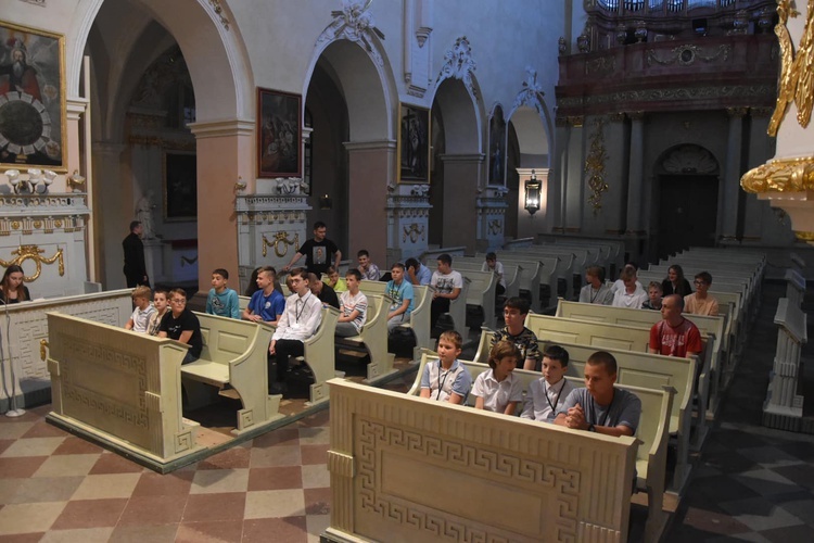 Służba Liturgiczna Ołtarza na rekolekcjach w paradyskim sanktuarium