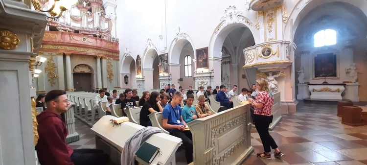 Służba Liturgiczna Ołtarza na rekolekcjach w paradyskim sanktuarium