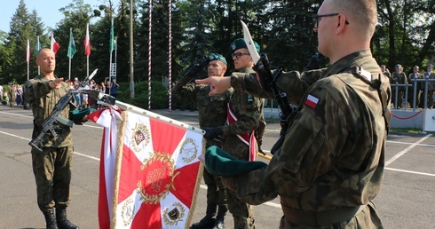 Księża wstąpili do wojska. Na razie tylko na chwilę