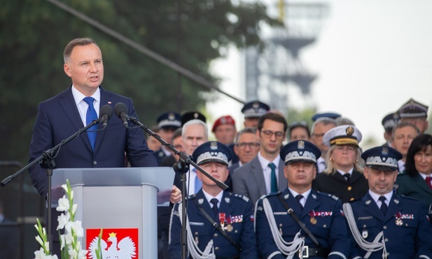 Katowice. Centralne obchody Święta Policji na pl. Sławika i Antalla
