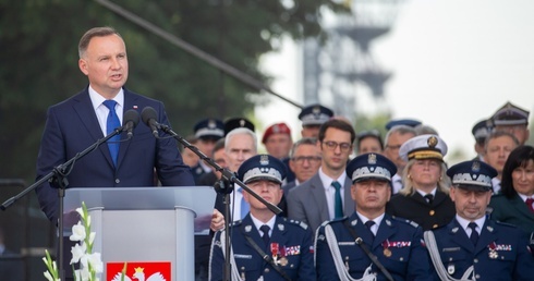 Katowice. Centralne obchody Święta Policji na pl. Sławika i Antalla