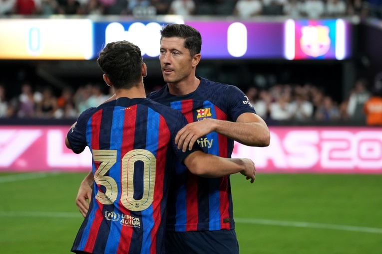 Robert Lewandowski zadebiutował w Barcelonie, która wygrała z Realem Madryt