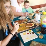 Dzieci malują ikony