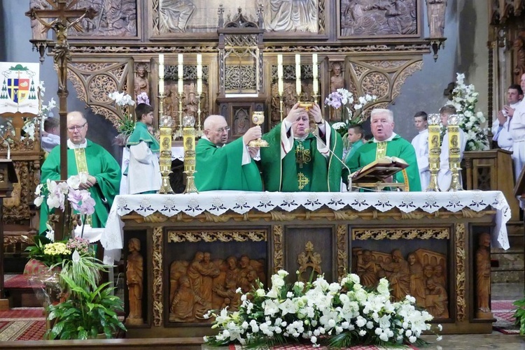Bp Piotr Greger przewodniczył Mszy św. w Wilamowicach, z okazji święta patrona kierowców św. Krzysztofa.