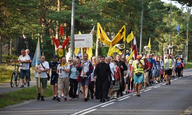 Najdłuższa w Polsce piesza pielgrzymka wyruszyła z Helu