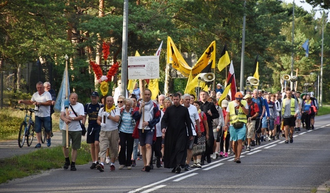 Najdłuższa w Polsce piesza pielgrzymka wyruszyła z Helu