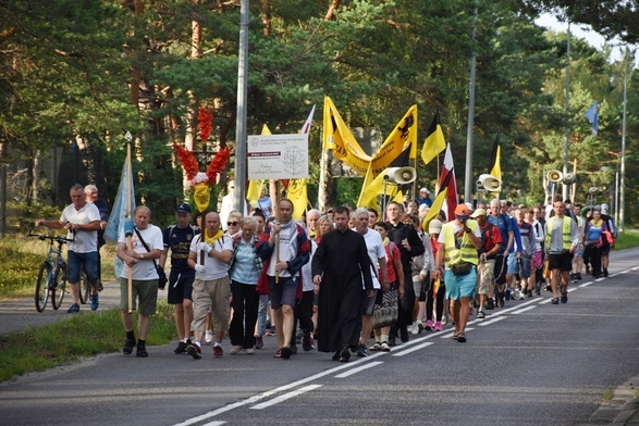 Najdłuższa w Polsce piesza pielgrzymka wyruszyła z Helu