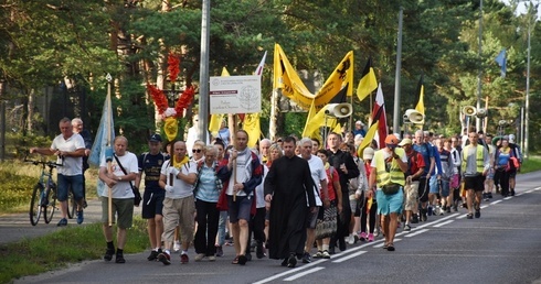 Najdłuższa w Polsce piesza pielgrzymka wyruszyła z Helu