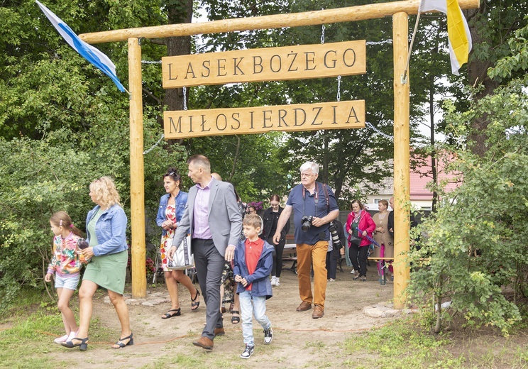 Lasek Miłosierdzia Bożego i Zakątek świętych Joachima i Anny, cz. 2