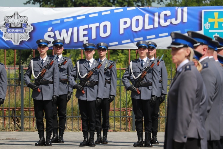 Policjanci przyznają, że odznaki cieszą, ale bardziej cieszy szacunek i sympatia obywateli.