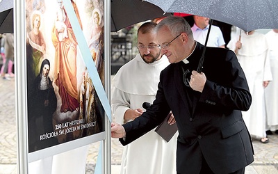 	Konferencji towarzyszyło otwarcie wystawy poświęconej historii parafii.