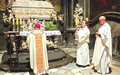 	Biskup Jacek zachęcał, by uczyć się od drugiego polskiego dominikanina zaufania do Boga i cierpliwości.