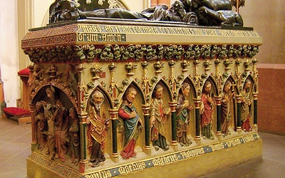 ◄	Na sarkofagu w Sankt Wendel u wezgłowia rzeźby świętego czuwają owieczki.