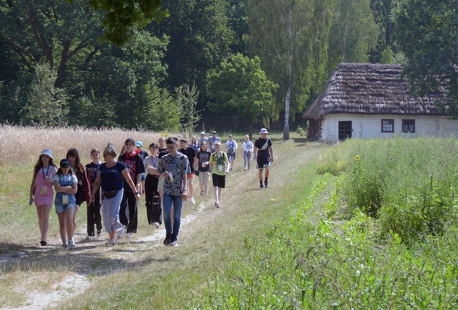 Młodzi Ukraińcy na letnim wypoczynku w Radomiu