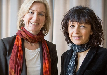 Jennifer Doudna (z lewej) i Emmanuelle Charpentier – twórczynie metody CRISPR, umożliwiającej leczenie rzadkich chorób genetycznych.