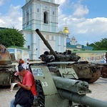 Obrazki wojenne z Ukrainy - podróż ks. Bartłomieja Kota