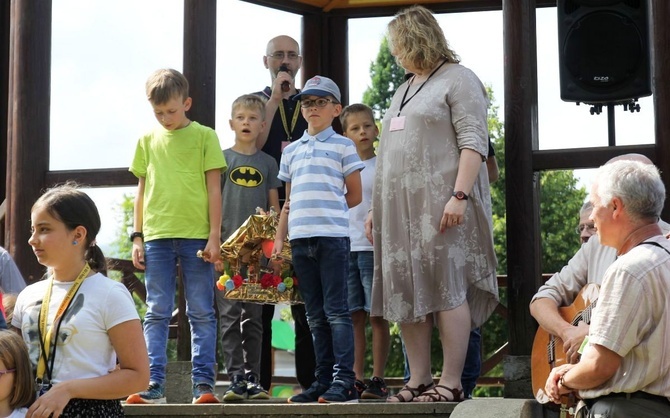 Wakacyjny Dzień Wspólnoty Oazy w Rajczy - II turnus 2022, cz. 1 - spotkanie w parku