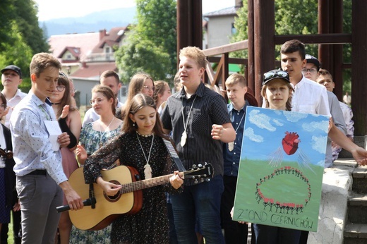 Wakacyjny Dzień Wspólnoty Oazy w Rajczy - II turnus 2022, cz. 1 - spotkanie w parku