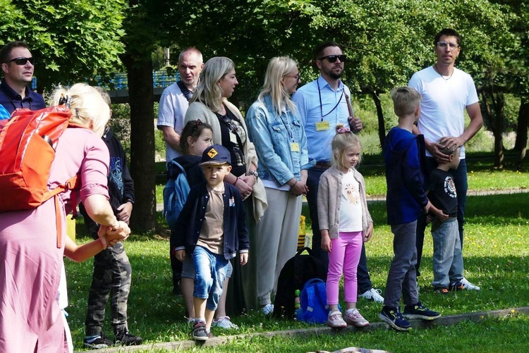 Wakacyjny Dzień Wspólnoty Oazy w Rajczy - II turnus 2022, cz. 1 - spotkanie w parku